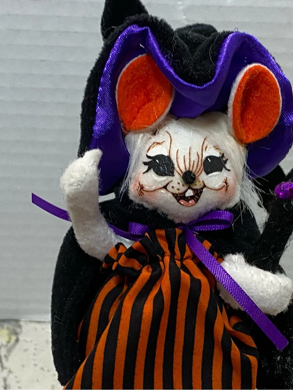 Annalee White Cat Halloween Witch with broomstick and Moon 2008